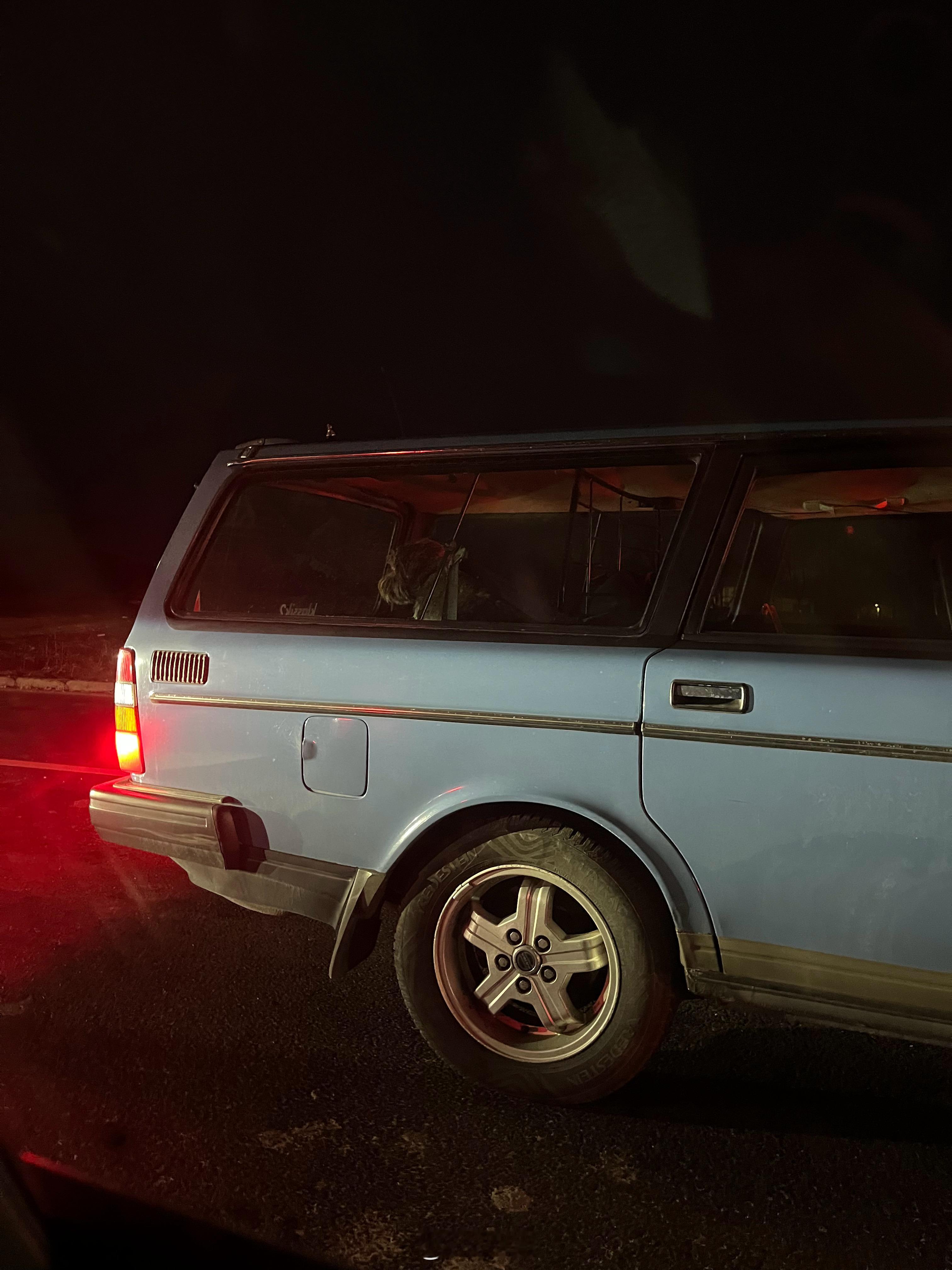 看着这大方块从一个胡同里开出来太帅了yz77聊车