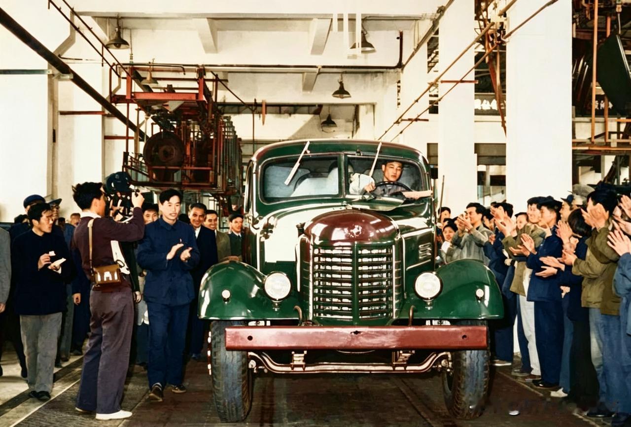 1956年7月13日第一辆解放CA10下线（图一），整车都是中国自产的。

零部