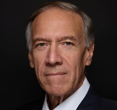 美国前国务卿蓬佩奥在北京时间4月7日发文写道：“中国现在正在拿我们军人的生命冒险