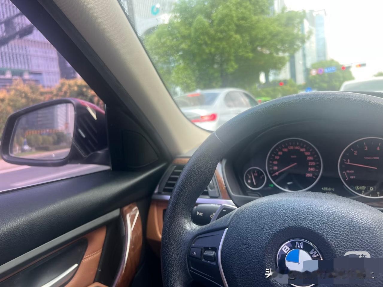 我的车，是2017年夏天买的，距今已经8年多，行驶公里数8.6w公里
买车那会，