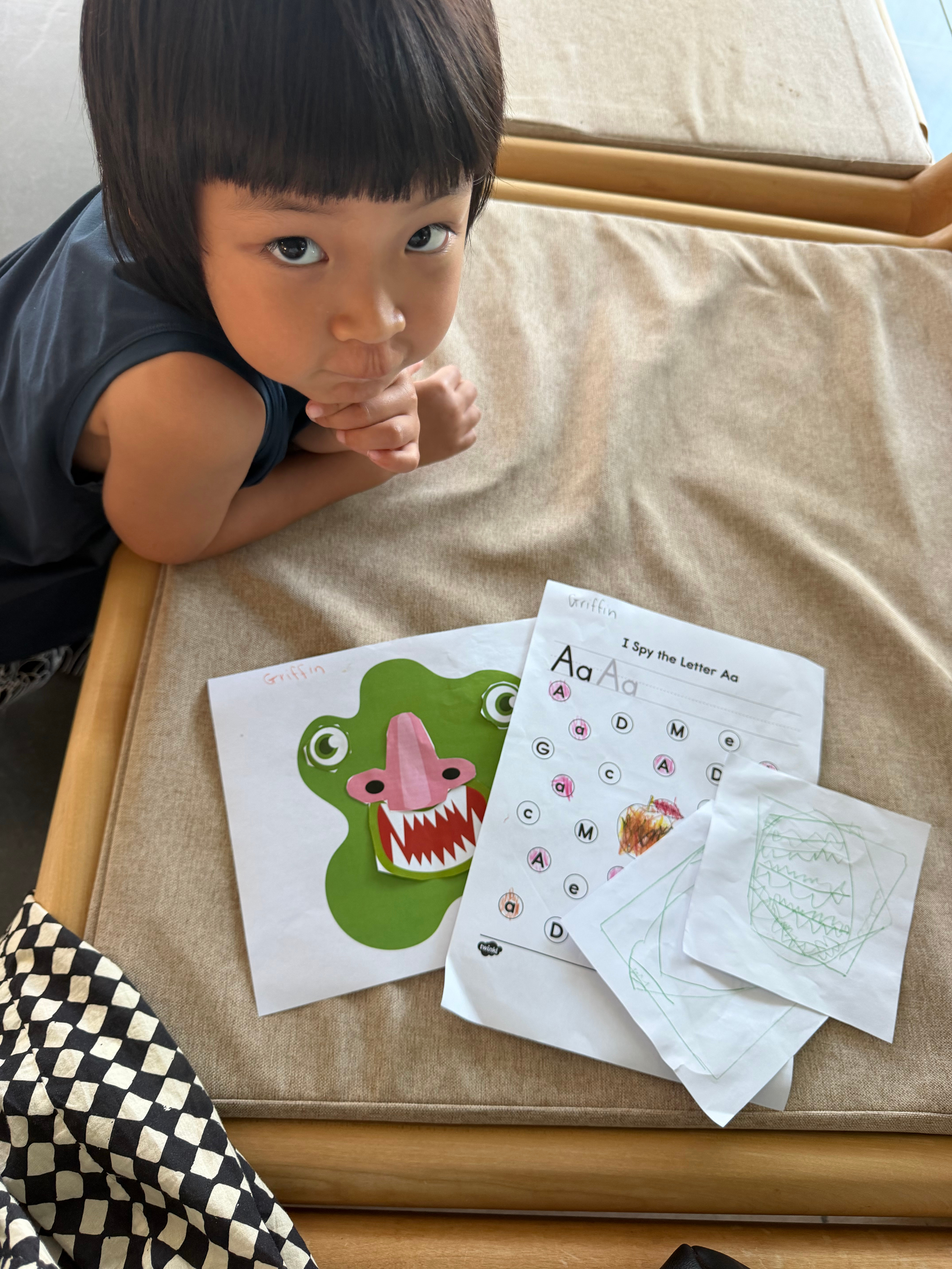 小8放学回来跟我说学校的昆虫课太有意思了，大芒最喜欢英文课，说学会了“A”，至于