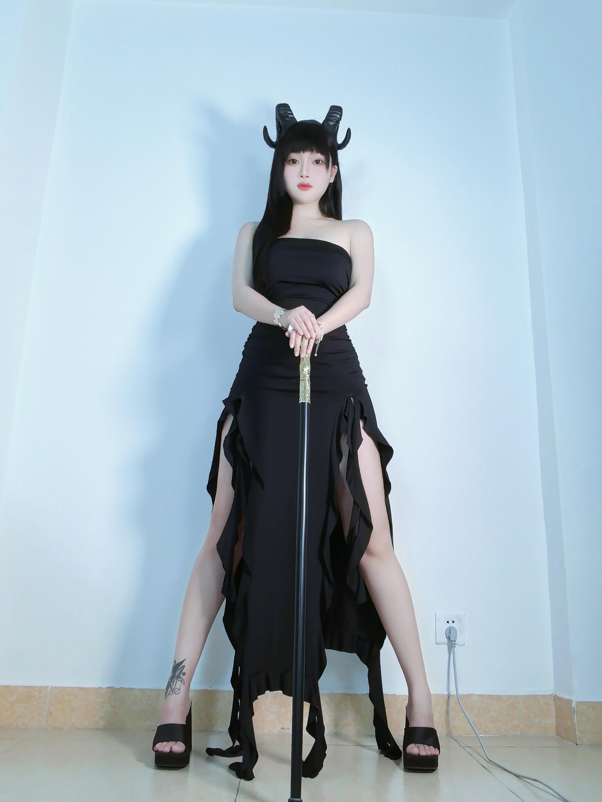 慕强女的结局 就是成为强者本身。