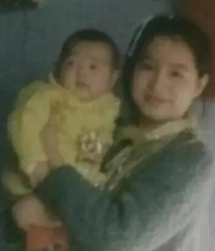 1976年，女知青邵红梅抱着4岁的儿子回到北京，她的母亲见状，跳手跳脚大骂：“下