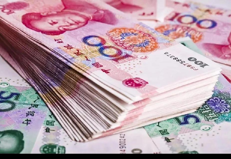 作为老人，儿女都已结婚成家，就不必要攒太多钱，存款有个30万左右就够。在城镇，一