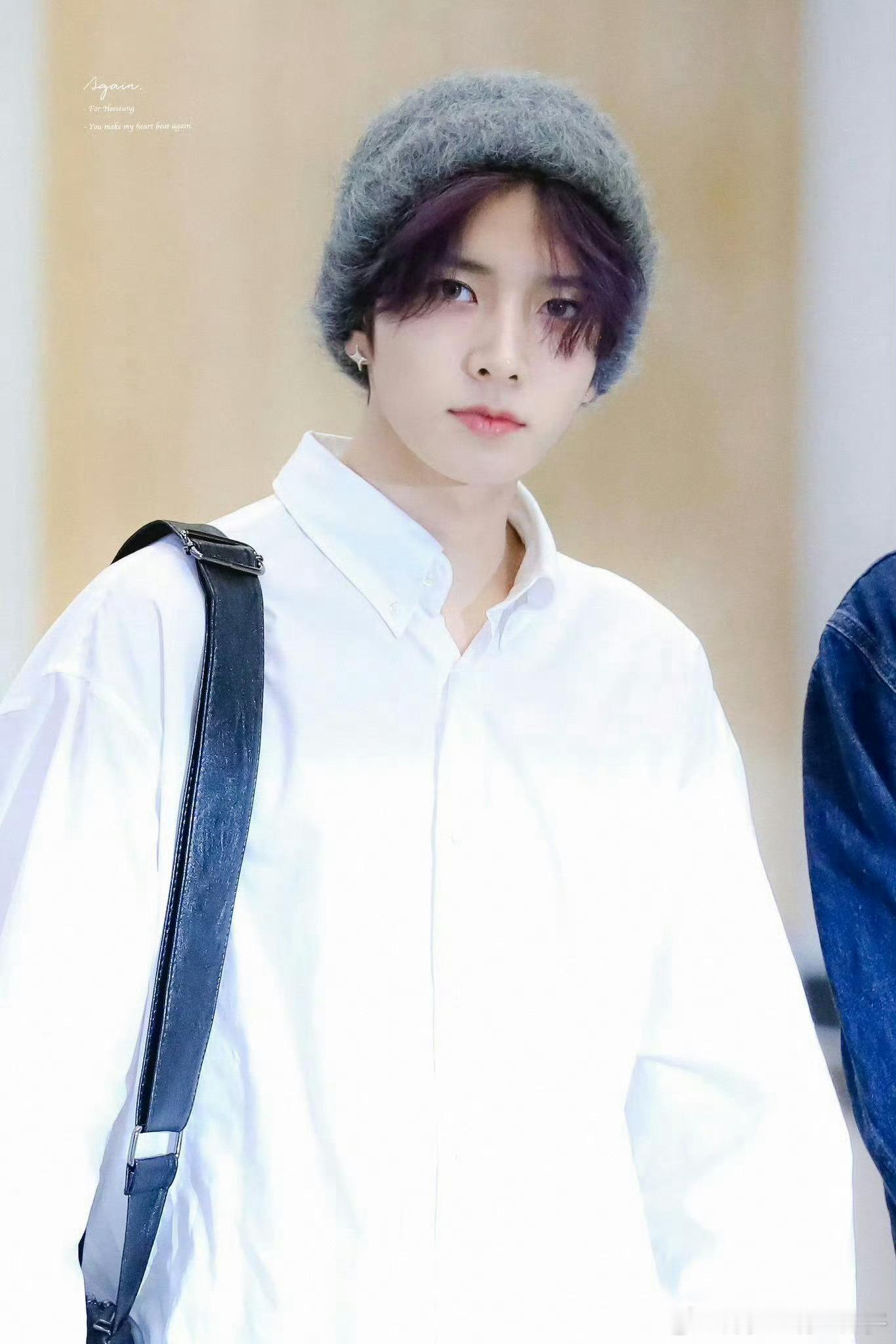 李羲承清爽感清爽氛围感天花板当属李羲承，眉眼清秀干净动人，白月光氛围感直接拉满。