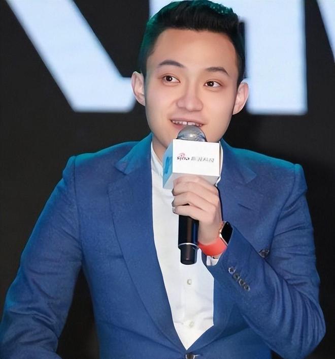胡锡进痛批：缺德，丢了中国男人的脸。张骏怒斥：好久没读过如此猥琐的文字了。
朱锐