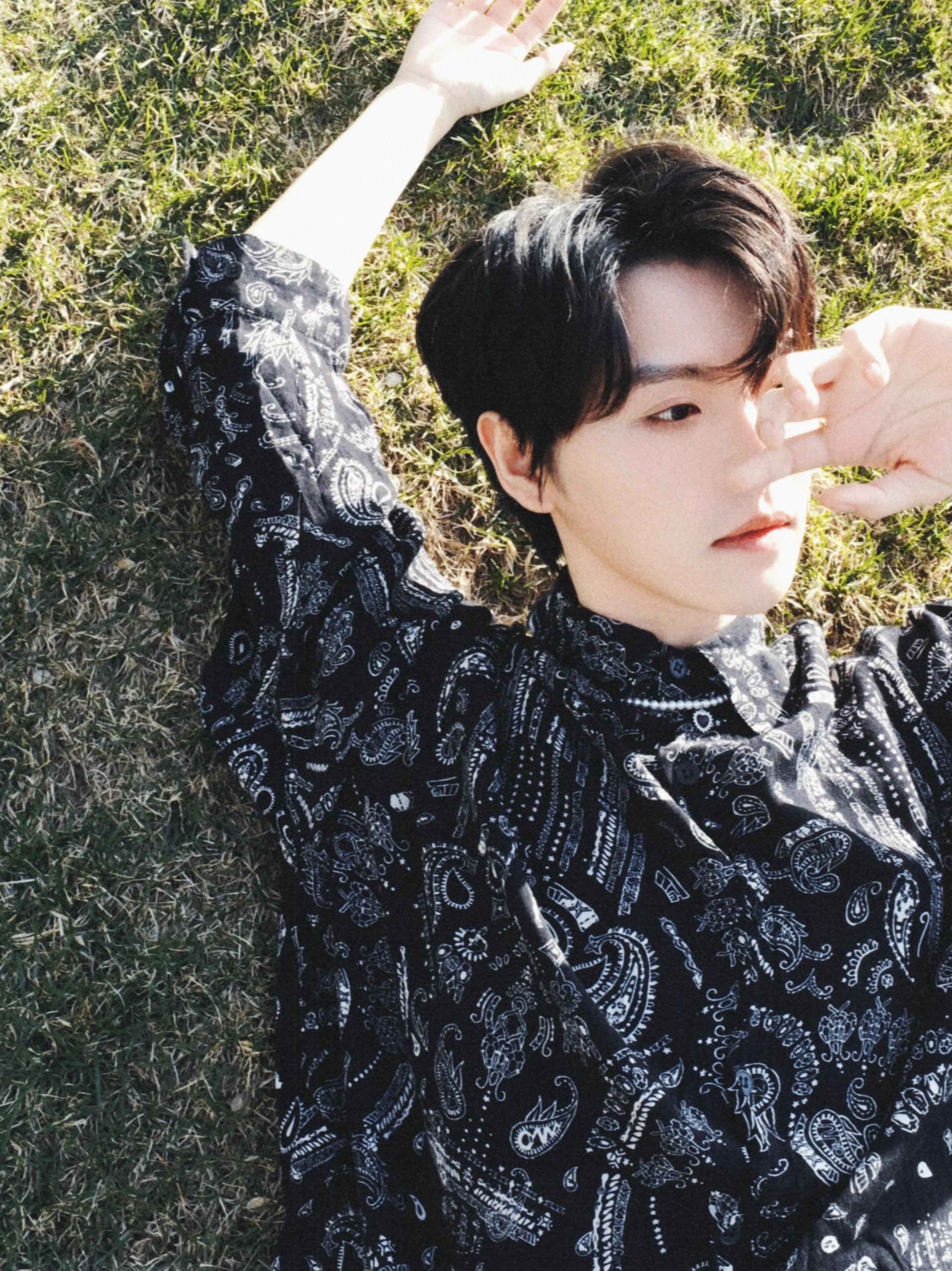 靠近阳光里 什么也不用想无限地爱着新的一日肖宇梁