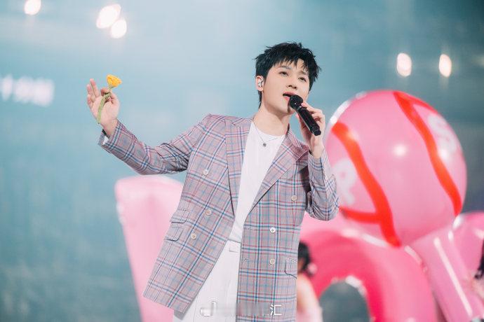 蒋敦豪广州DAY2谢谢啦  蒋敦豪希望下次不会在舞台上摔倒  看蒋敦豪的广州DA