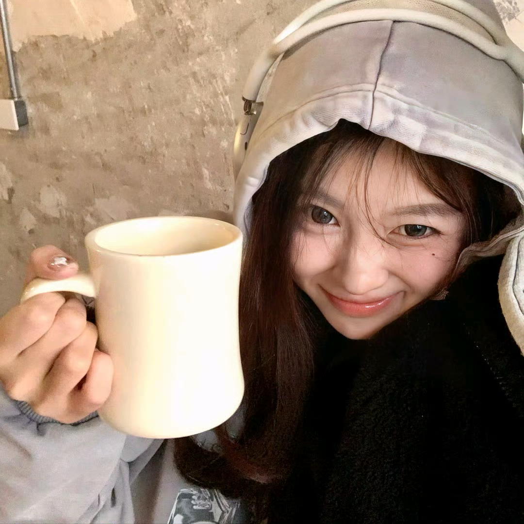 🥤·𝓟𝓵𝓸𝓰 后来你遇到很多人，她们要LV的包包，要昂贵的化妆品，要金