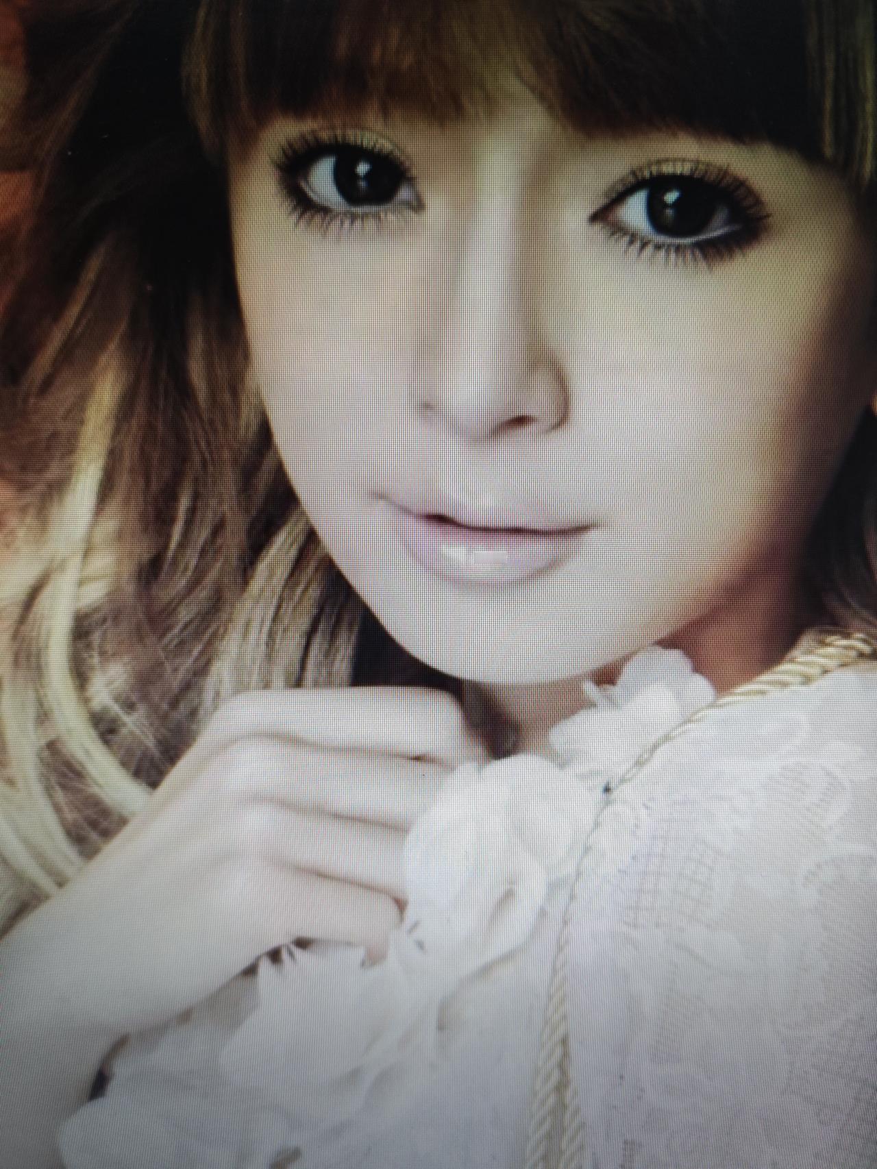 一个人的演唱会

曾经看过歌星王杰的演唱会。现场真的是“人山人海”，而被灯光包围