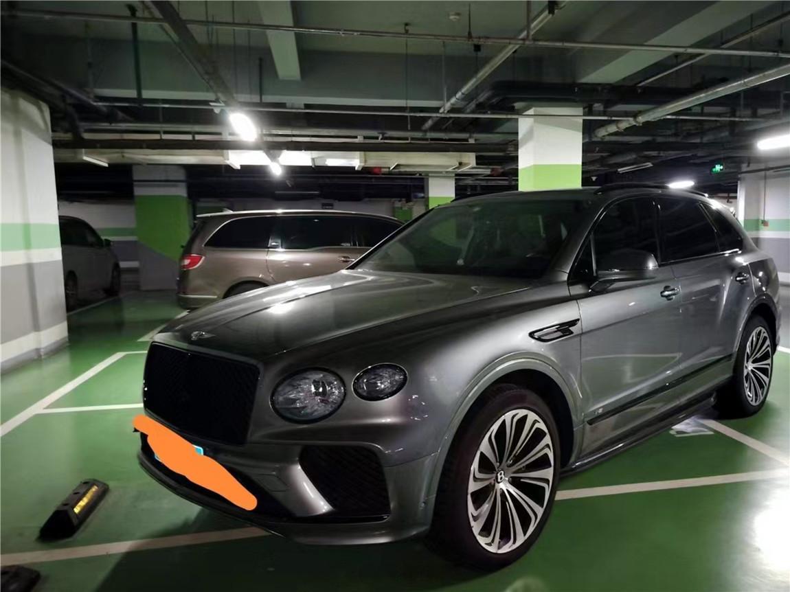 老客户寄售 宾利 添越 V8 二手车[酷]特别定制钨矿灰色车漆，搭配米色内这台车