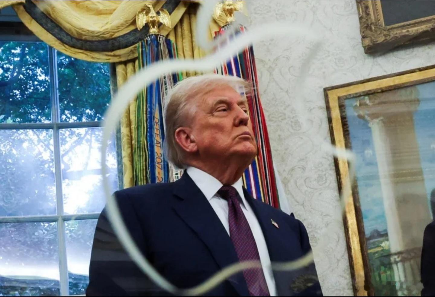 苹果公司换CEO，特朗普发帖夸赞库克的成绩。他同时强调，库克遇到难题时，经常打电