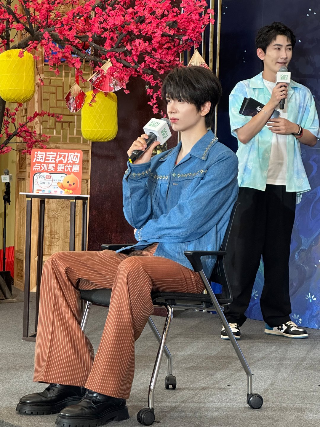 朝雪录直播Birthday"梗后遗症爆发！敖瑞鹏搓耳朵李兰迪笑出泪花，弹幕：你俩