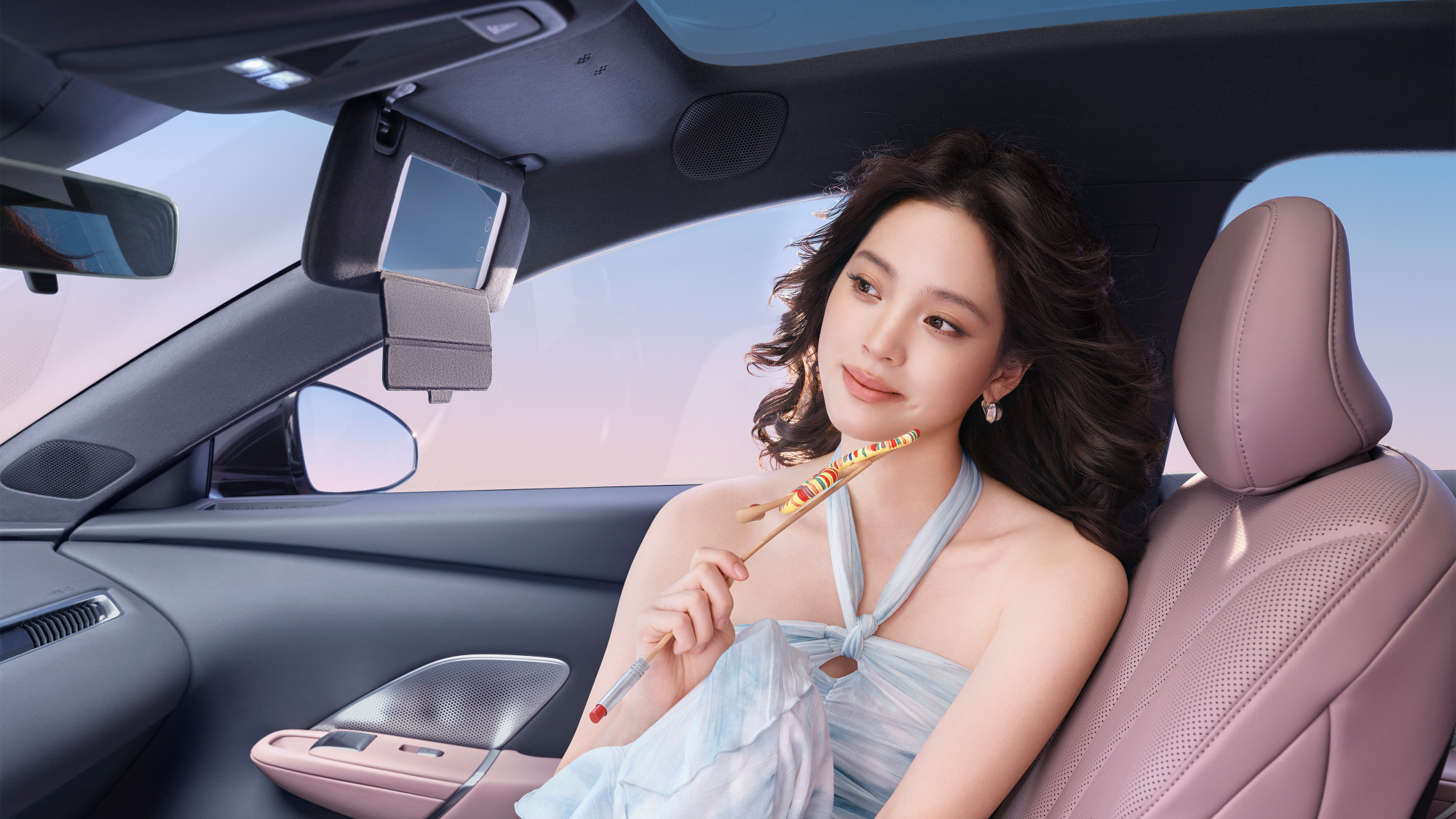 在新款的MONA车型上，会参考代言人欧阳娜娜的不少意见，包括外观颜色还有产品升级