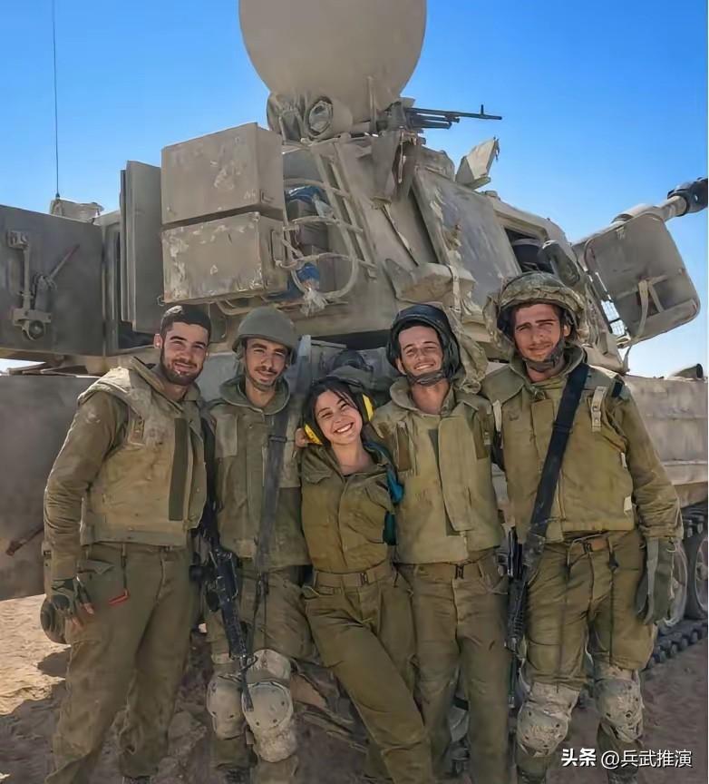 这五名以军士兵属同一个坦克乘组，他们不求同年同月同日生、但求同年同月同日死，大伙