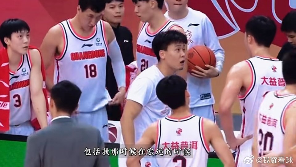 赵睿最近接受采访回忆起了在广东队时的往事“那会儿在宏远的时候，我在场上说张明池啊
