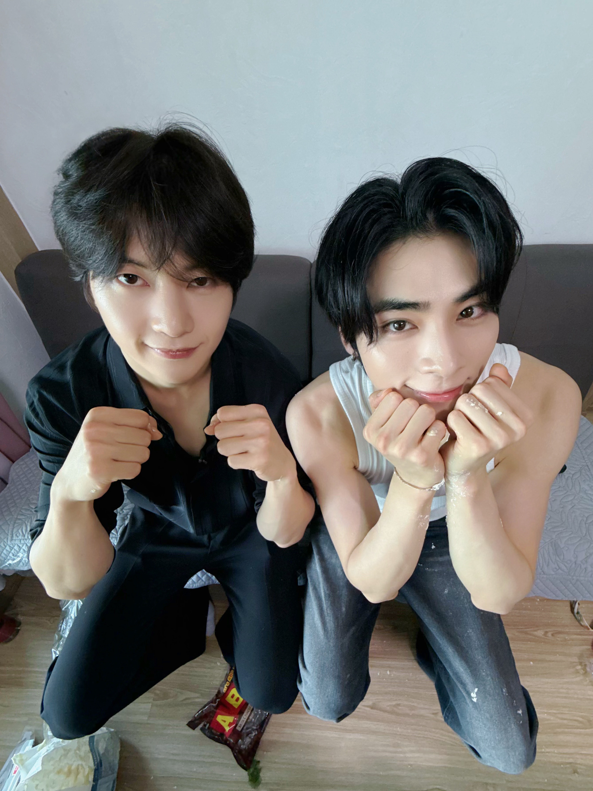 WayV 💎陪威神v走钻石路 【260730】z/b1更新肖俊 相关一则资源：