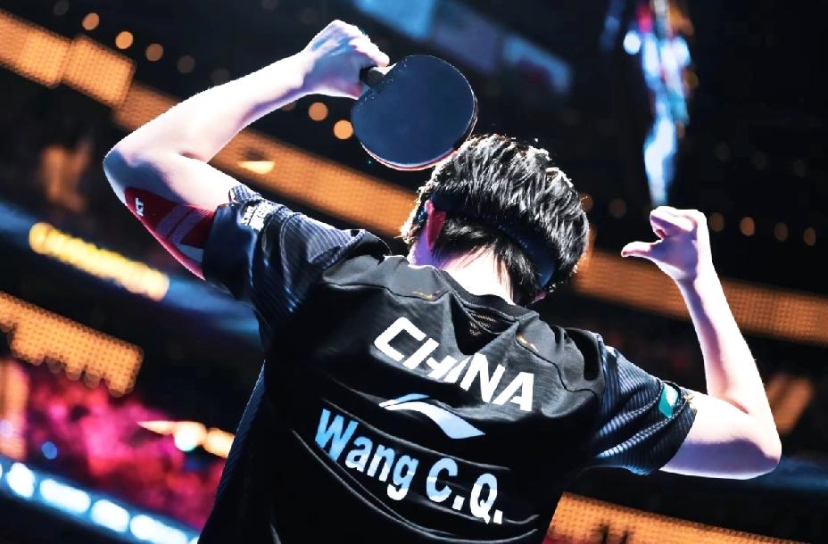 王楚钦发无字视频，
回复的一句话暴露他目前的状态。
“少年把质疑的碎片，
一拍一