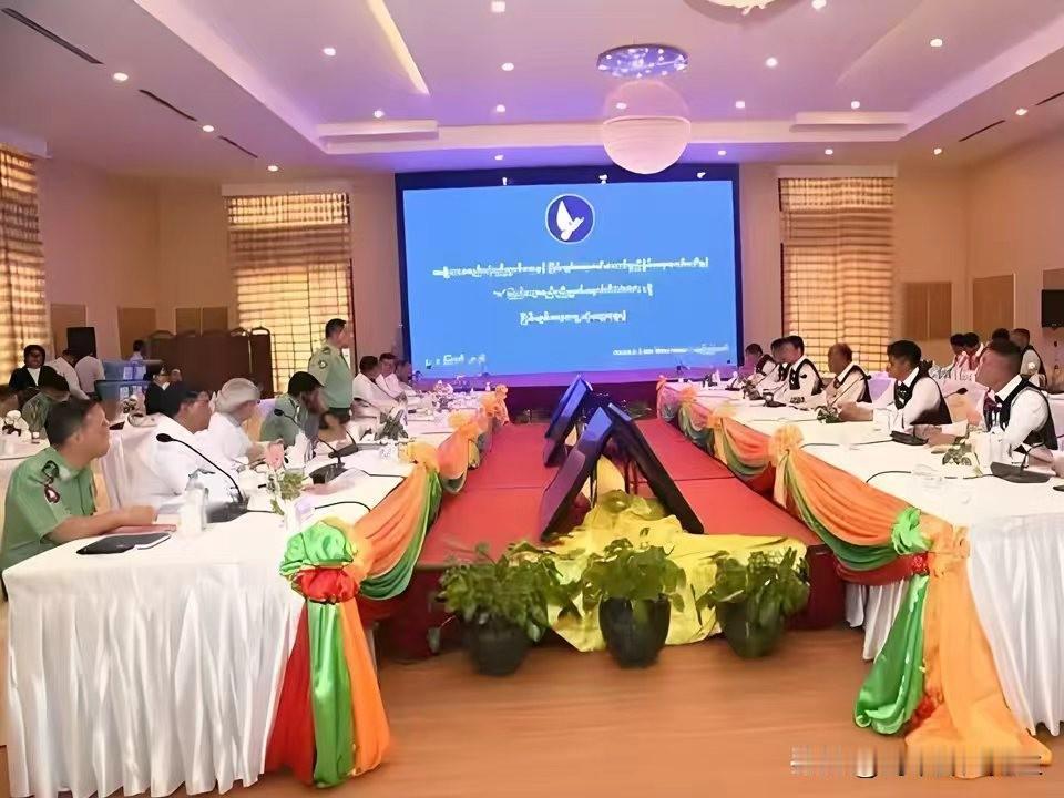 缅甸佤邦高层代表团与缅甸和平委员会在首都内比都举行和平会谈的最新消息。据缅甸媒体