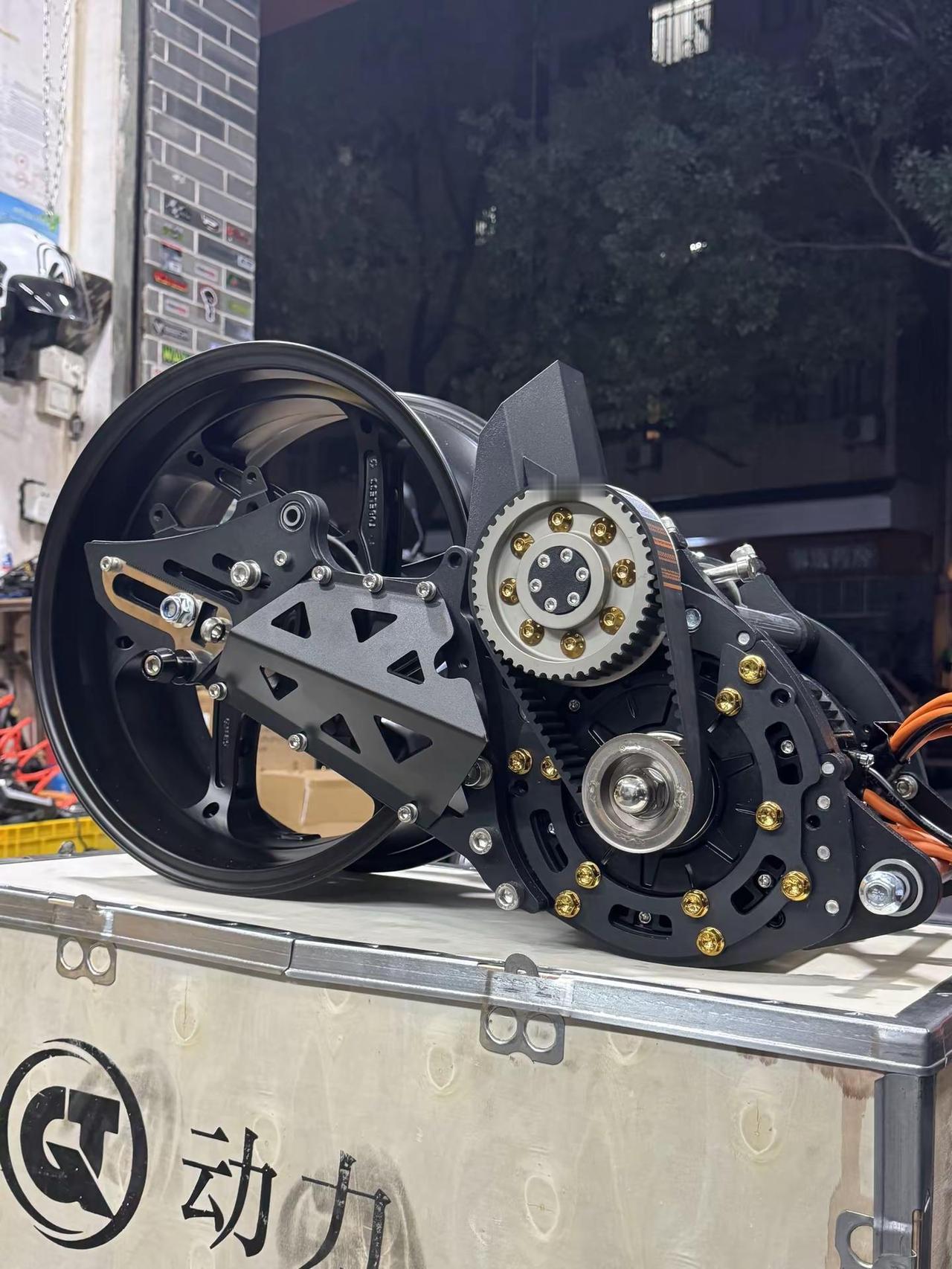 v 型已经是过去式. 接下来登场的是----二级传动！电摩 叶逸