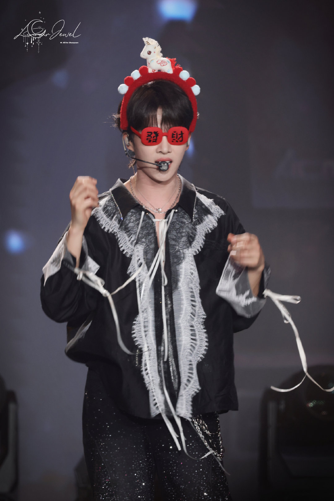 卓沅 💜 卓沅的沅气日常 漫长岁月里，我踏着你的脚印前行，仿佛将更多的你纳入我