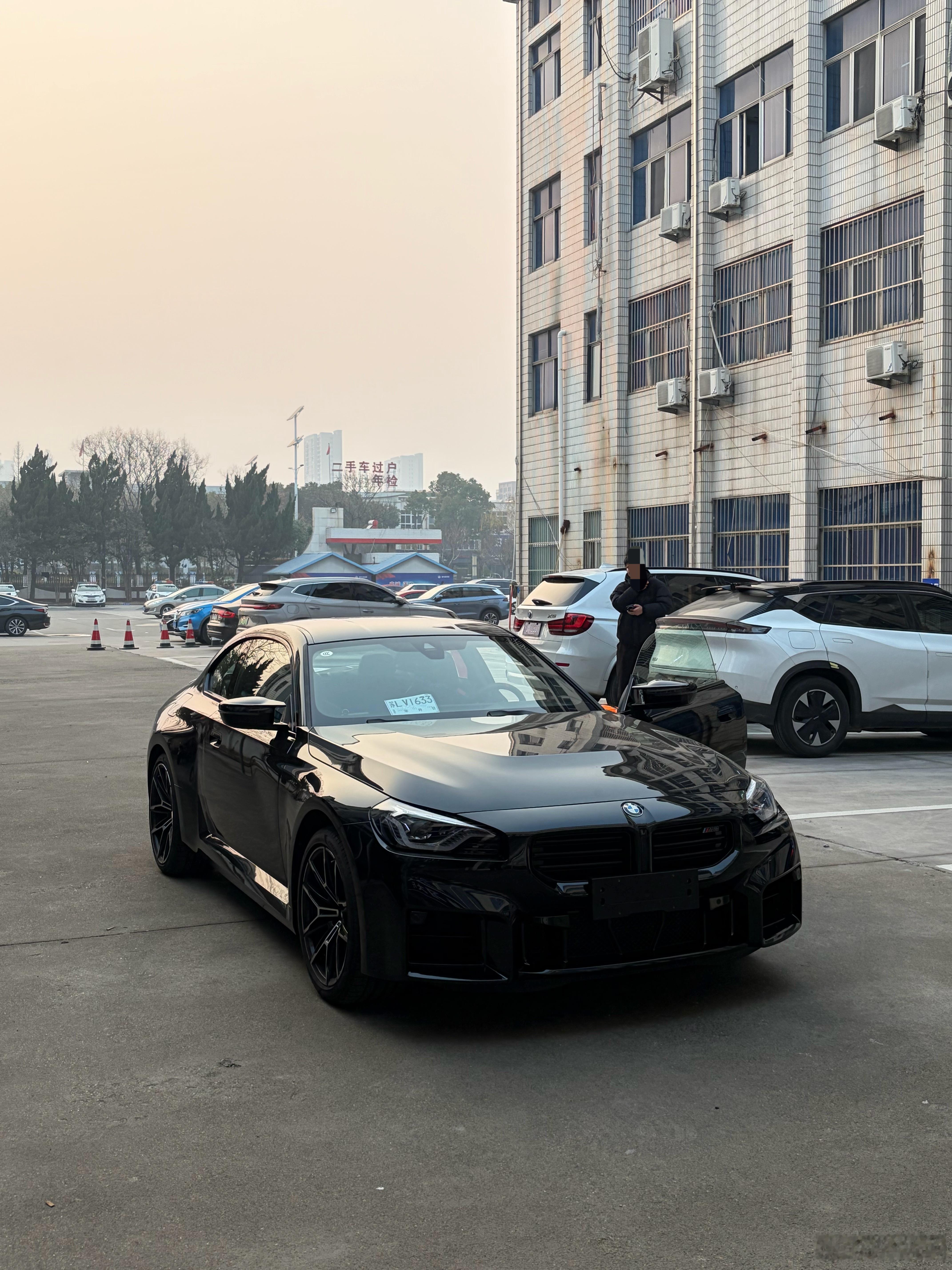 来给车上牌偶遇一台房车，超级帅，这是哪个型号？