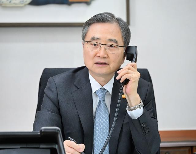 韩国等中国出访！

当地时间4月20日，针对不少韩媒咨询，中国外交部长王毅为何迟