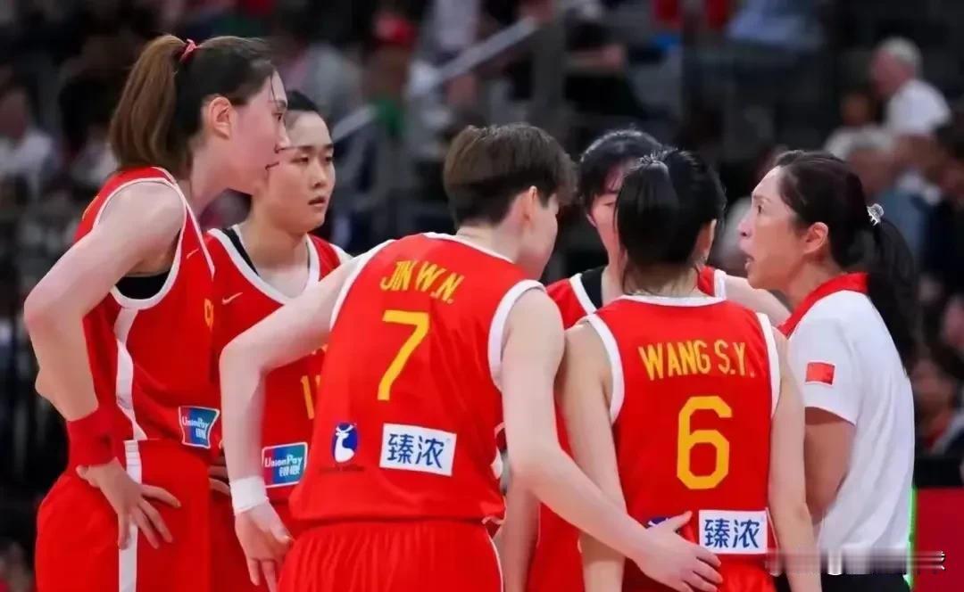 太丢脸了！中国女篮63-91惨败澳大利亚，看看数据谁应该来背锅！
王思雨：12中