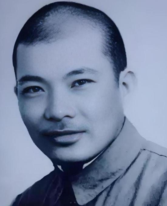 1945 年，军统王牌杀手牛子龙，带着 12 个囚犯杀了 11 个看守，从那座号