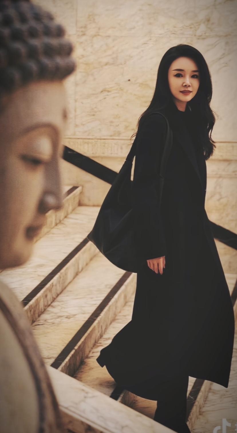 女人越成熟越有魅力吗？不一定。有魅力的女人一定成熟，但成熟的女人不一定有魅力！
