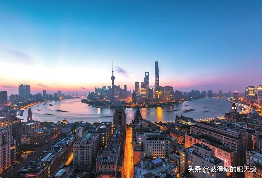 就在今天，上半年GDP数据出来了，69.57万亿，同比增长4.7%。这个数字本身