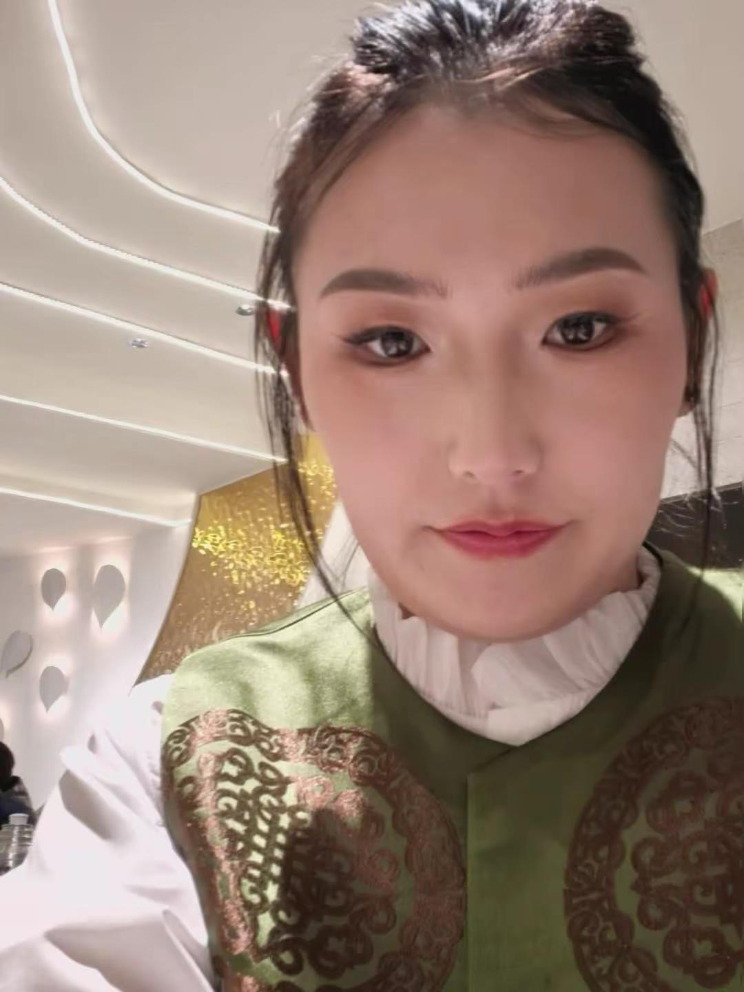 自拍🤳除了上班就是上班~