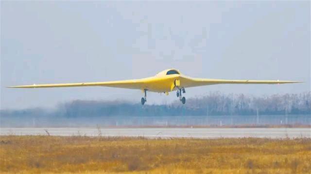 西太平洋亮剑！中国彩虹-7隐身无人机首飞，美航母驰援竟成空架子
 
西太平洋暗流