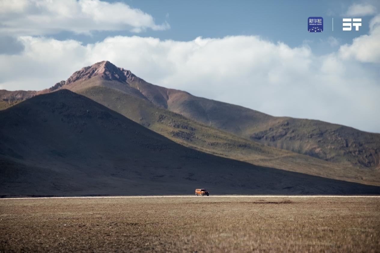 平均海拔4600米以上的可可西里无人区，雄踞“世界屋脊”东北角。纵横G700，它