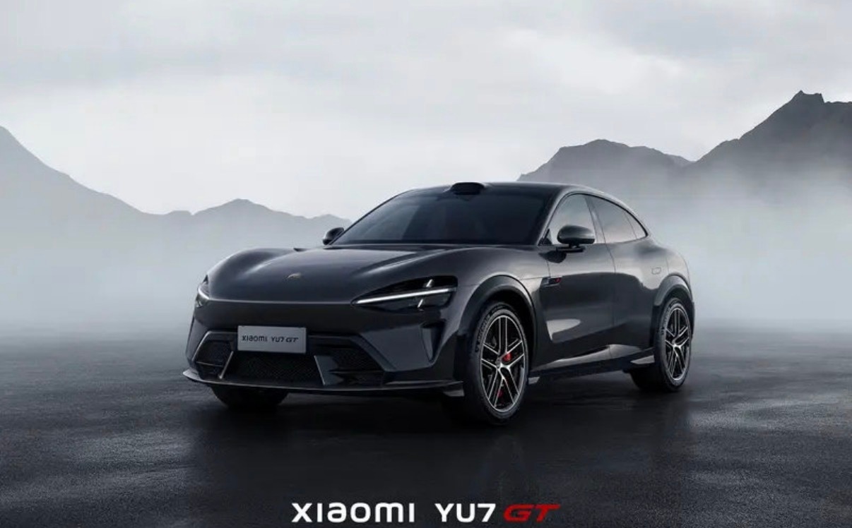 【小米YU7GT火山灰颜色官图发布 实车已陆续进店】5月17日，小米YU7GT火