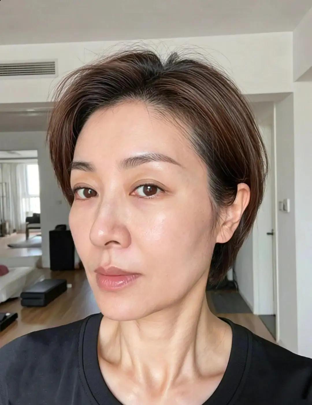 中年女人真有那么大的魅力吗?
中年女人的魅力也许是眼角的一丝皱纹，那都是岁月的馈