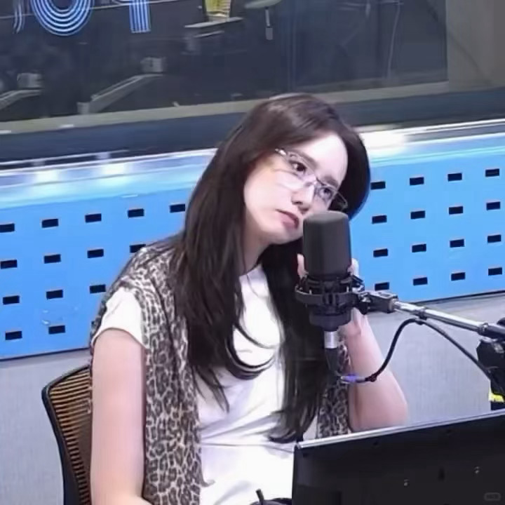 林允儿棒球开球【林允儿】近乎素颜状态下的电视台直播生截举手投足都好迷人啊欧尼 