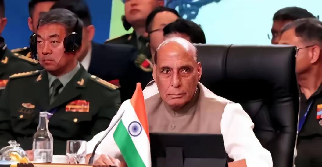 这个搞屎棍非常讨厌，认为自己是数一数二的大国，要彰显自己的地位，派战斗舰艇在南海