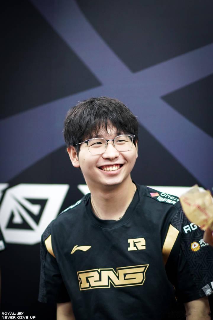 未来是你的！RNG小将LP四连胜 登顶韩服第一！[666]看他比赛总是感觉差一点