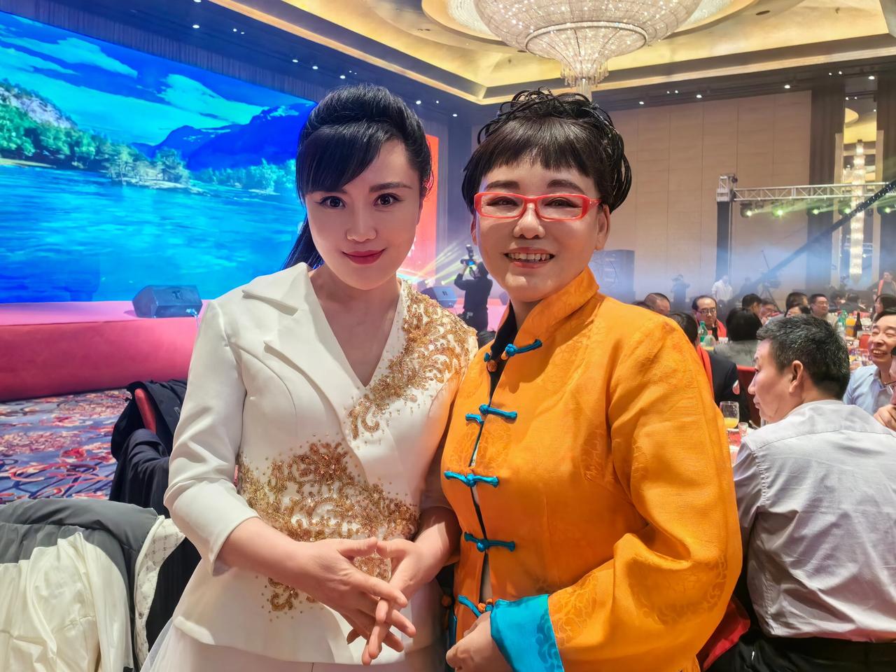 每次听胡晓晴老师的《大宅门》，都是一种享受。那种京腔京韵的高级感，是实力，也是自