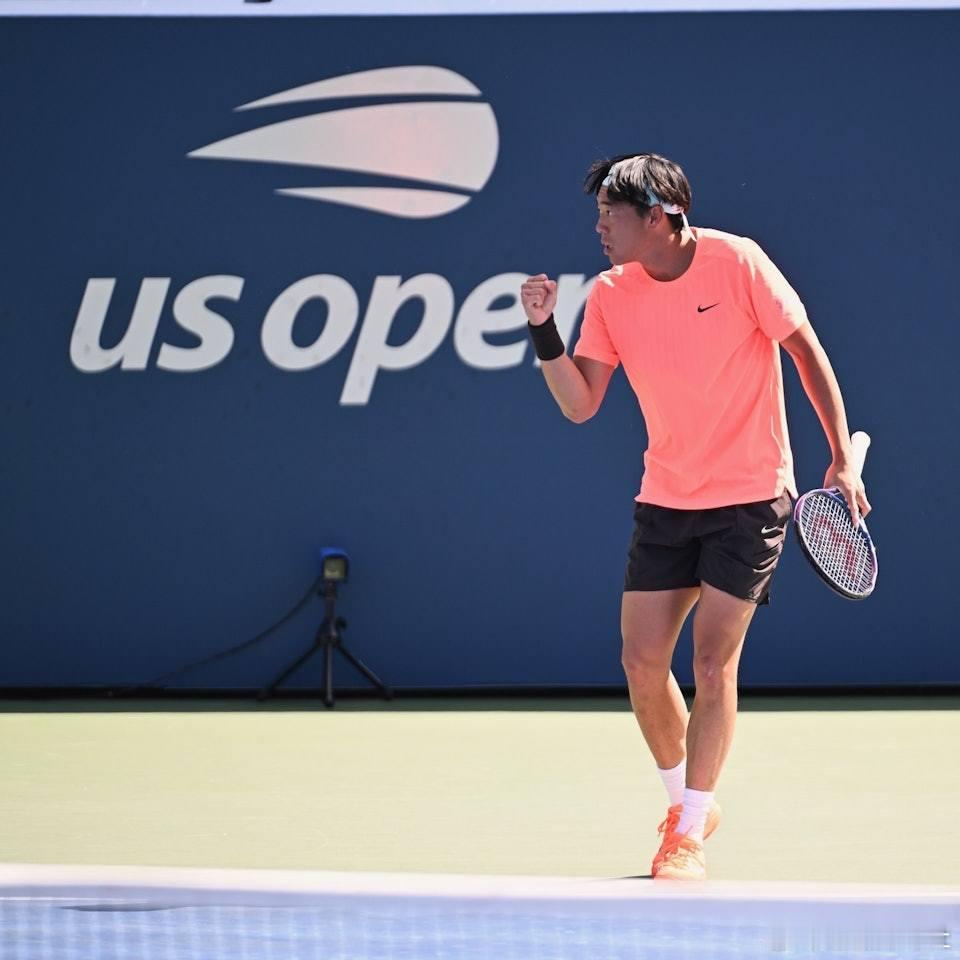 陳康堤昨晚於「第47屆十大中文金曲頒獎禮」奪得「最有前途新人金獎」，她在接受傳媒