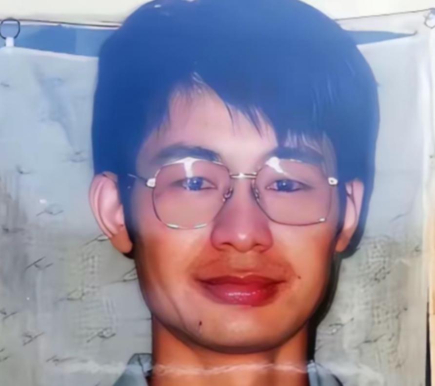 114 次庭审，一个清华半导体博士，被关了 1277 天。把他送进去的，不是别人