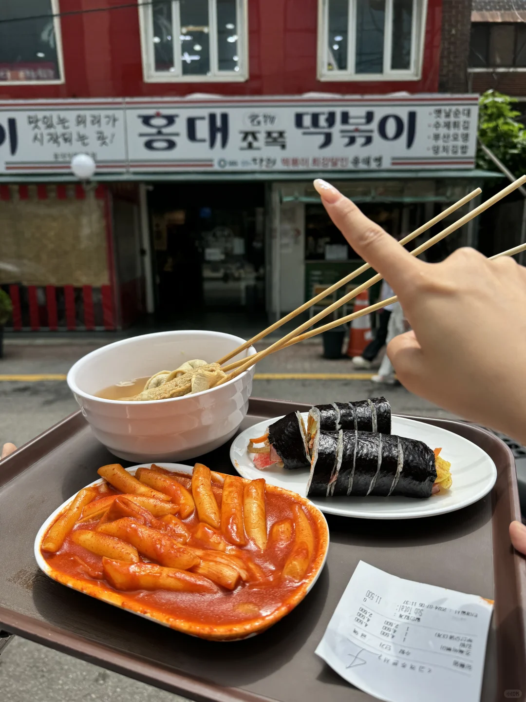 感谢EXO！！来弘大一定要来吃这家穷鬼店！！！