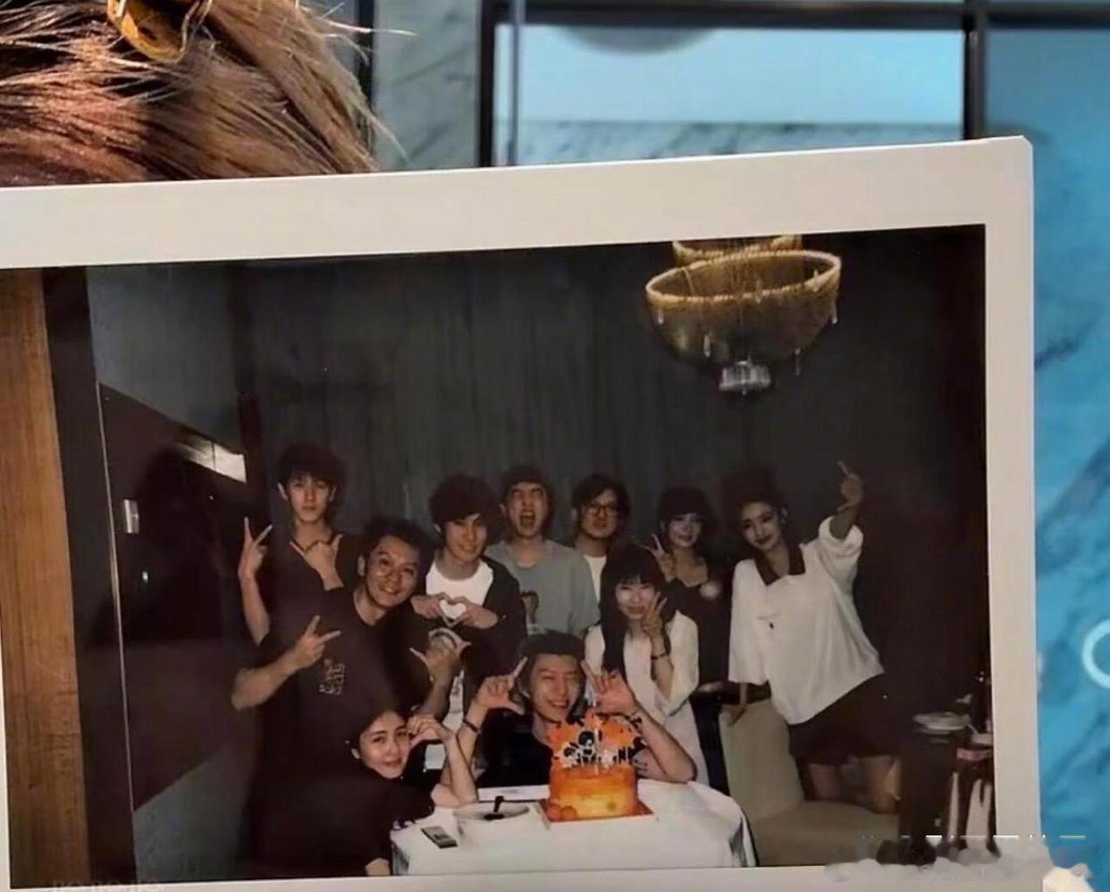 跑男团给范丞丞庆生6月16日范丞丞26岁生日，刚好赶上《奔跑吧》收官录制，节目组