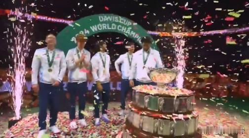 辛纳非常成功的2024年
*澳大利亚公开赛冠军🏆
*鹿特丹500冠军🏆
*迈