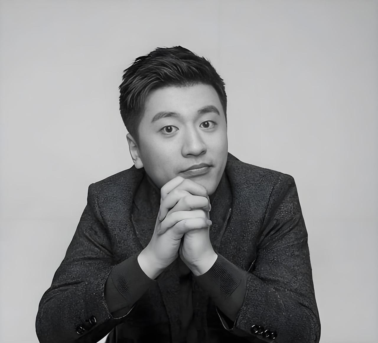 你还记得那个每年高考前，都会准时出现、扯着嗓子喊“加油”的人吗？

6月6日晚1
