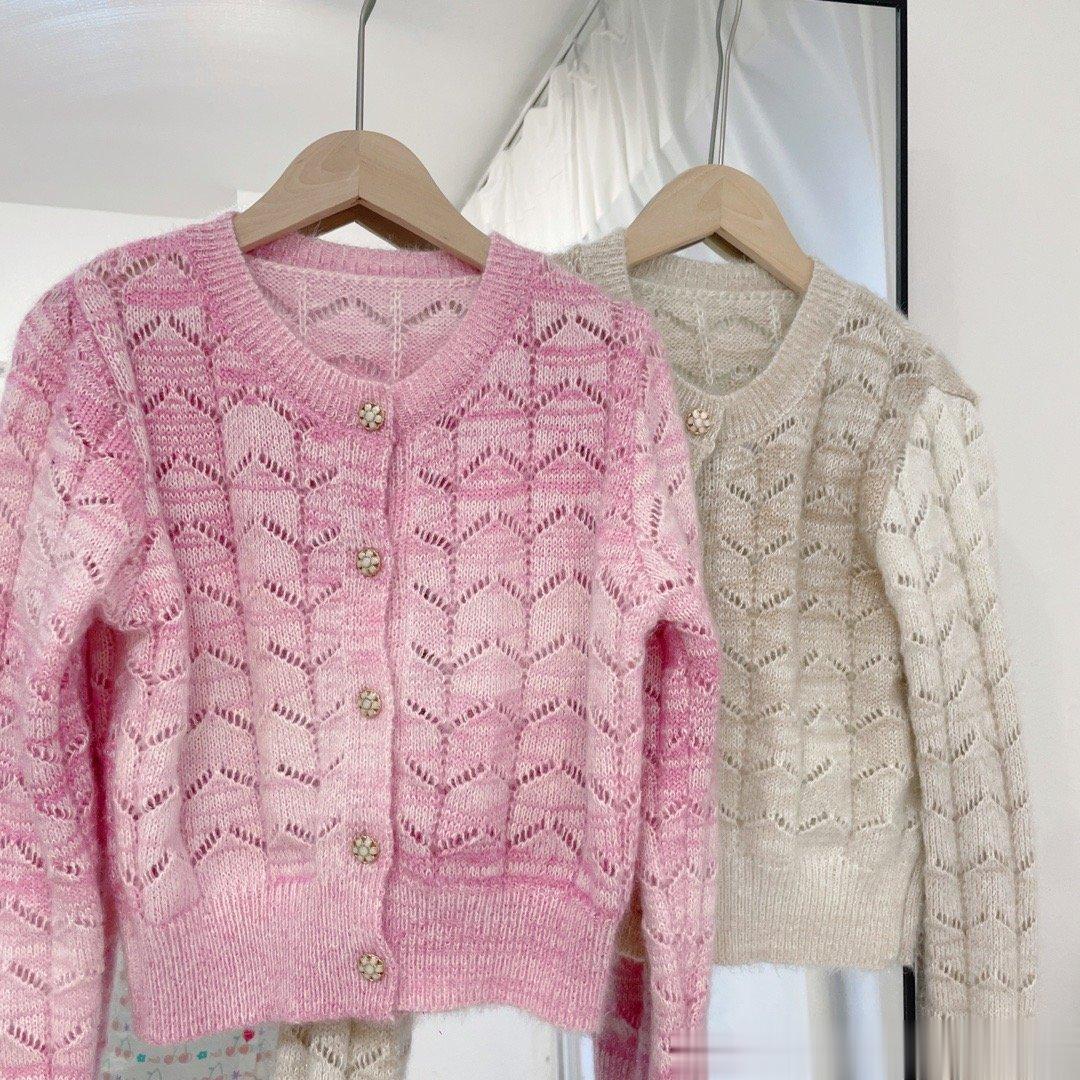 粉，米两色毛衣细节图～～[心][心]实物真的巨美，很温柔～～很亲肤哦哦面料，新品