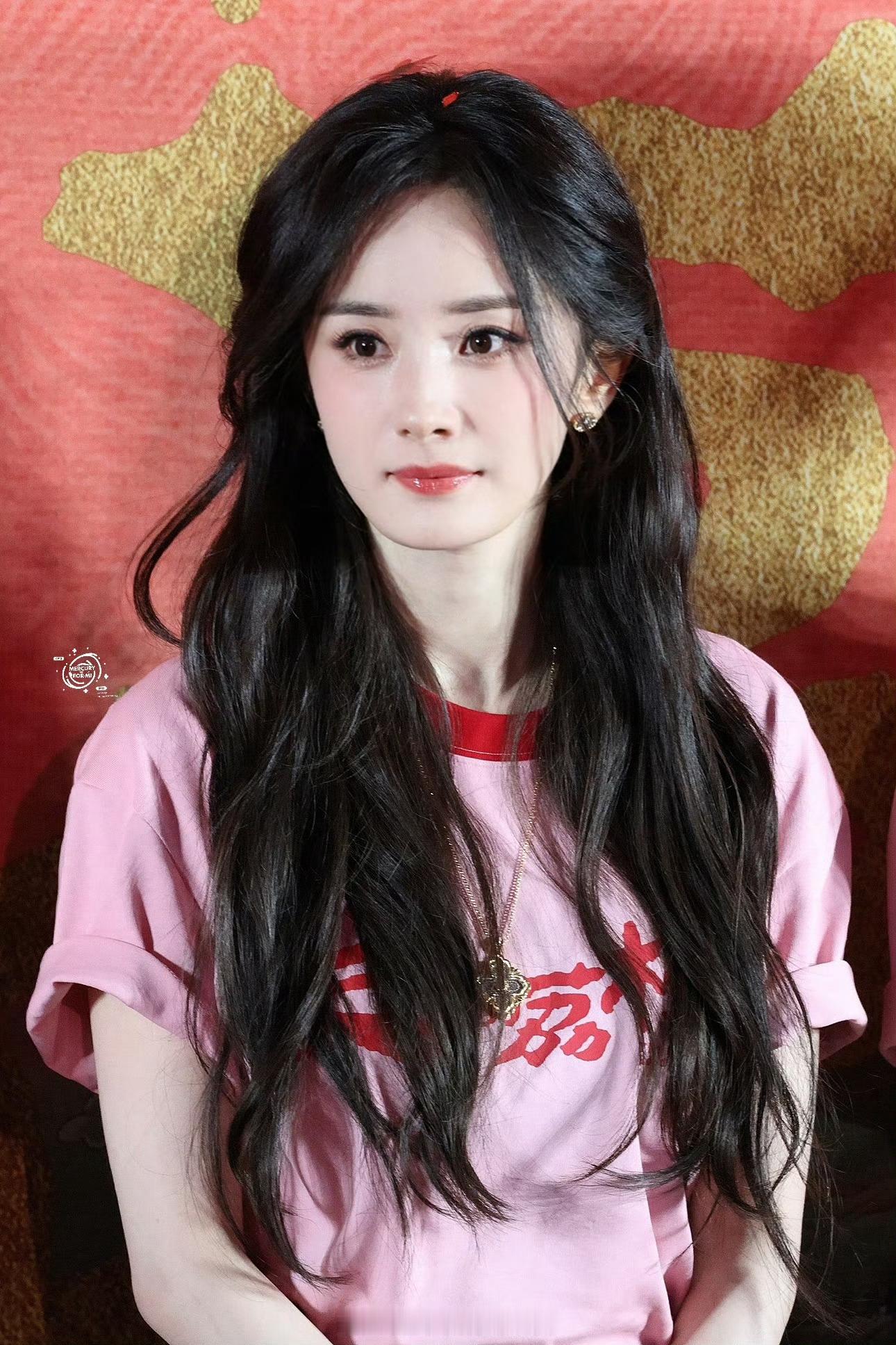 杨幂今天好粉杨幂《长安的荔枝》首映礼神图来了🍑 ​​​