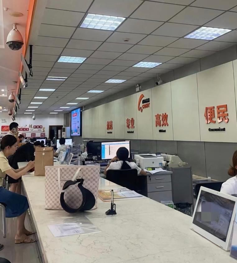 舅妈在社保局工作4年，
奉劝大家一句话，
如果你想买社保，且年龄超过38岁
一定