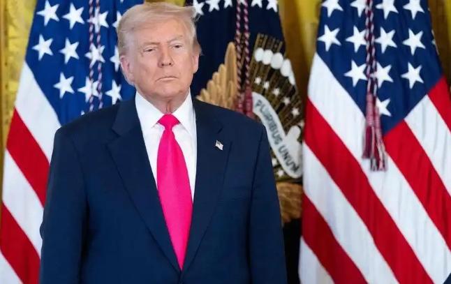 撤侨令是个很不对劲的信号。美伊谈判还没开，美国先让自己人赶紧撤，还说别指望政府救